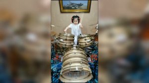 Little chinese girl playing drums | Маленькая китайская девочка играет на ударной установке