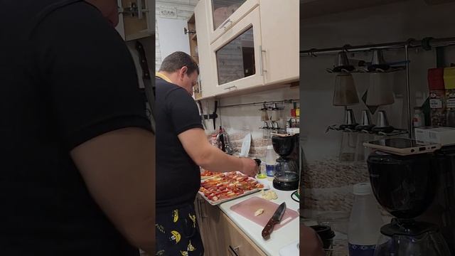 Вяленые помидоры с маслом и чесноком... смотреть онлайн