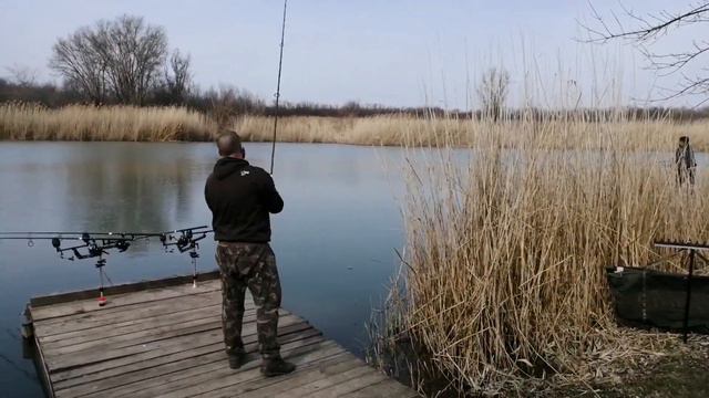 В гостях у друзей. Поймали карпа 2022 ребята открыли сезон. смотреть онлайн