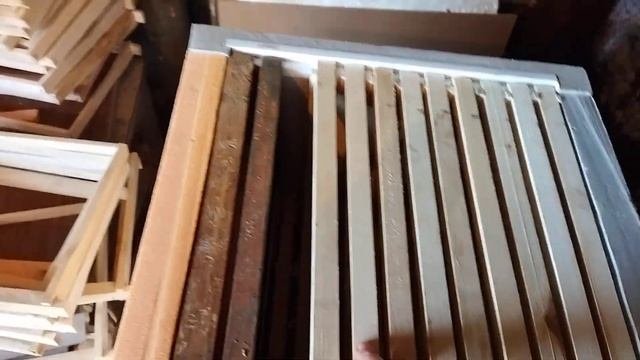 Рамки с разделителем Гофмана для начинающих пчеловодов.