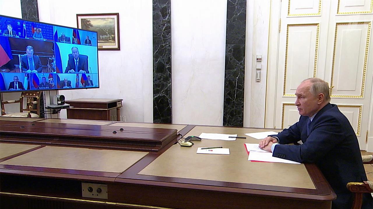 Владимир Путин с постоянными участниками Совбеза обсудил незаконный оборот оружия на территории РФ