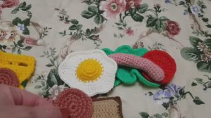 Амигуруми - еда и одежда цыпленку крючком. Расхламляюсь. Новый лак