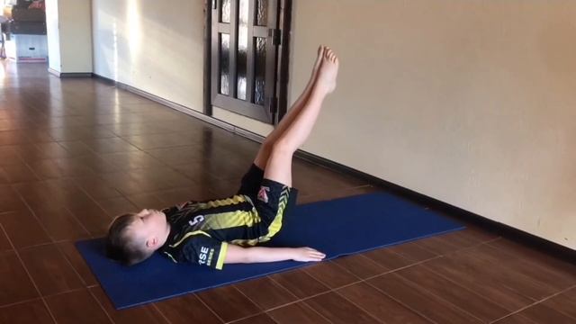 Подъемы ног лёжа