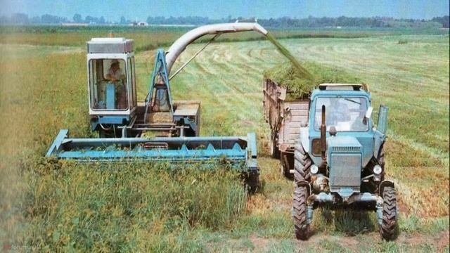 Советская старая сельхоз техника