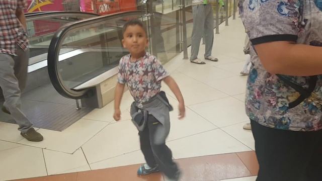 Амирхан танцует а Азия парке смотреть онлайн