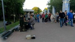 Демис Русос - Сувенир на уличном разбитом пианино. Дело мастера боится...