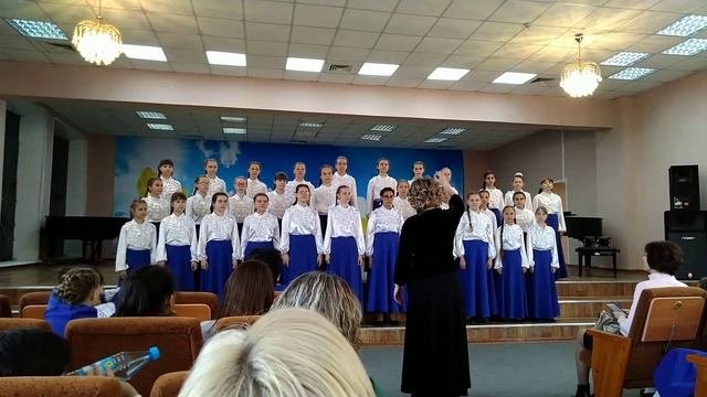 Выступление старшей группы хора Минусинской музыкальной школы.