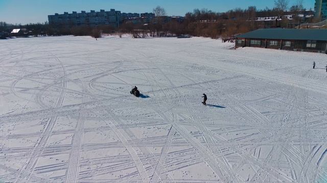 Снегоход, сноуборд и квадрокоптер