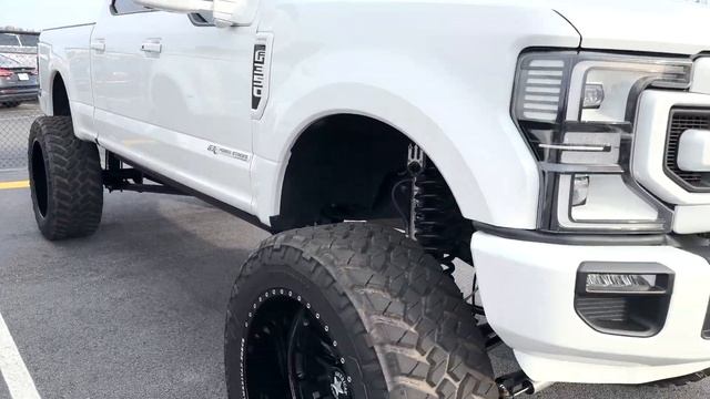 10" LIFTED 2022 Ford F-350 Limited & F-450 Platinum Super Duty Trucks Comparison смотреть онлайн