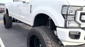 10" LIFTED 2022 Ford F-350 Limited & F-450 Platinum Super Duty Trucks Comparison