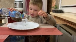 Простой опыт с водой ?- занимательная физика