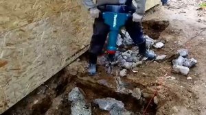 Электрический бетонолом Makita. Демонтаж фрагментов старого фундамента.