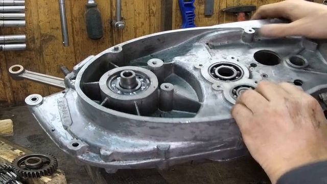 ИЖ Планета - дефектовка и сборка кпп . смотреть онлайн