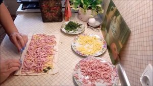 #Рулетики из слоеного теста с пикантной начинкой. Простое и вкусное блюдо.#NatalyaAzim