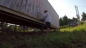 Деревня Соснино (подготовка морского контейнера к покраске)