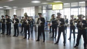Флешмоб Военного оркестра ГШ ВС КР в международном аэропорту МАНАС