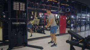 Разгибания на трицепс верхнего блока с канатом