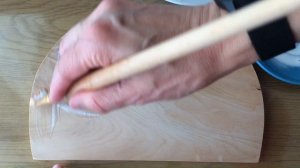 #short Грунтуем липовую доску клеем ПВА.