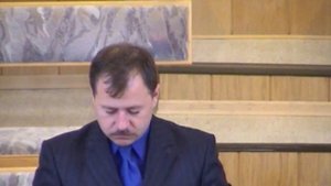 Вадим Дахненко поёт песню "Свеча любви"