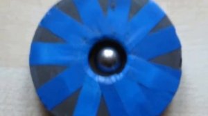 Металлический шарик и магнит