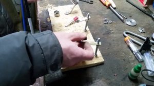 сделал бюджетный держатель для пайки (третья рука)