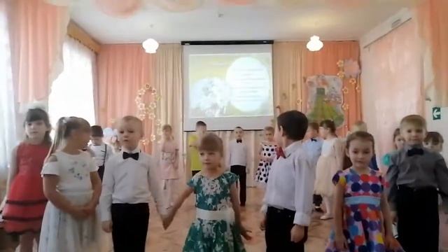 Праздник, посвящённый Международному женскому дню в старшей группе "Пчёлки" смотреть онлайн