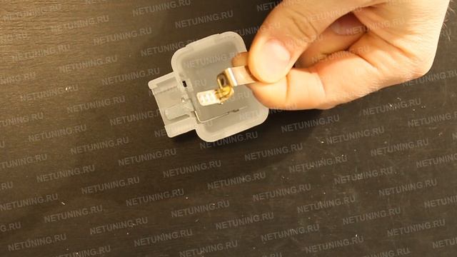 Установка лампы в светильник багажника Mitsubishi Lancer X смотреть онлайн