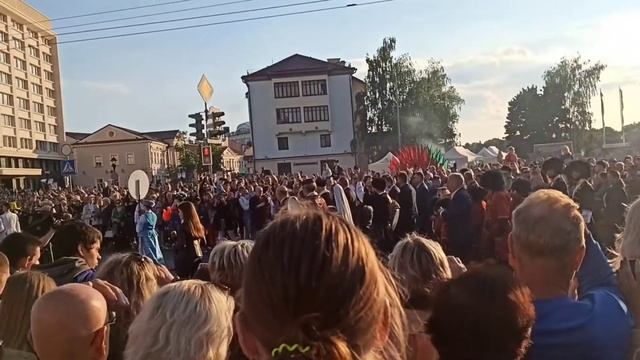 Чемодан- стойка для ярмарки. ФЕСТИВАЛЬ НАЦИОНАЛЬНЫХ КУЛЬТУР. смотреть онлайн