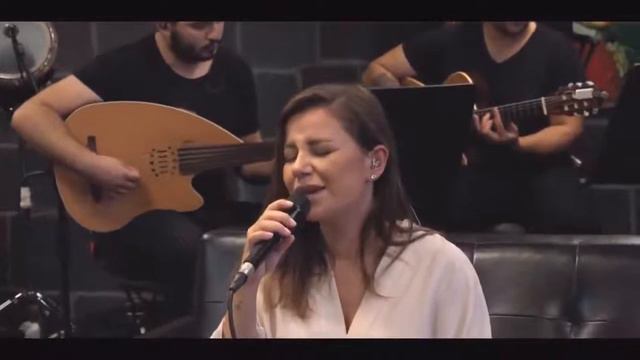 Merve Özbey Akustik Performanslar