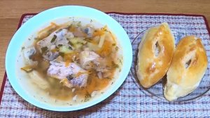 Славная УХА из головы семги и РАССТЕГАИ с рыбой. Наваристая.