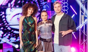 Катя Адушкина - Поиск в темноте | Шоу "Вечерний лайк"