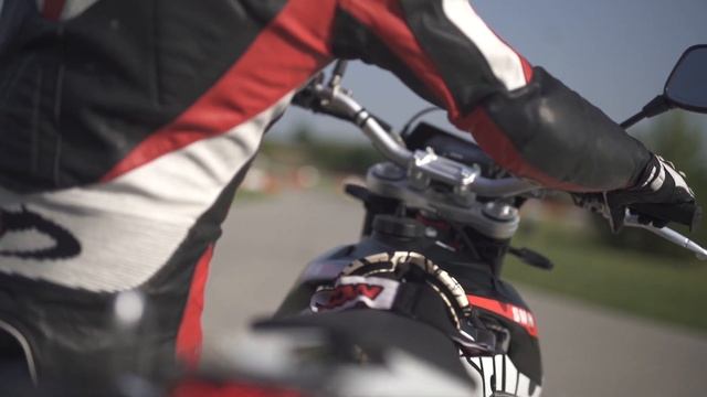 SWM 500R & RS300 Introduction by Wieloch Media смотреть онлайн