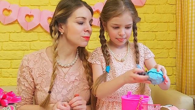 8 Марта, Олег и Папа поздравляют Соломку и Маму с Праздником // Соломка и Олег влог смотреть онлайн