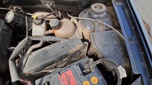 Renault Logan 2008г 1,6л мкпп - подкапотное пространство и двс