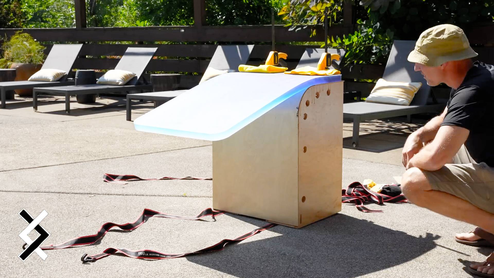 Гибка эпоксидной смолы под воздействием солнца смотреть онлайн