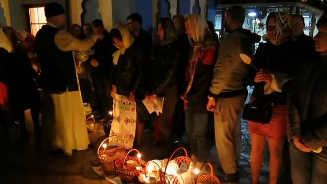 Пасха в храме свт. Иоанна Златоуста (Ялта), Освящение куличей (1) - 08.04.2018г. 1 смотреть онлайн