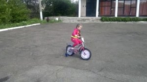 Мы котаемся на велике