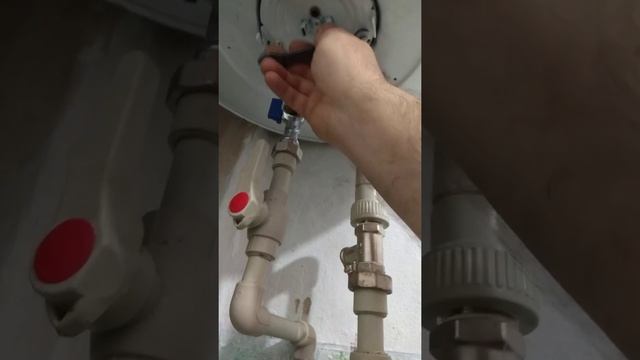 Вторая часть чистки бойлера Аристон смотреть онлайн