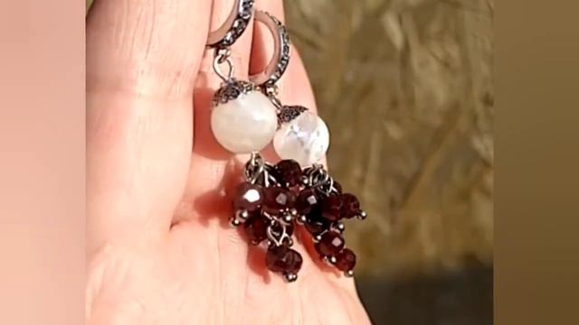 Серьги с лунным камнем и гранатом