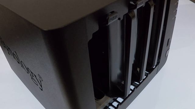 How to setup a Synology NAS (DSM 6) Part 1: Familiarising yourself with a Synology NAS смотреть онлайн
