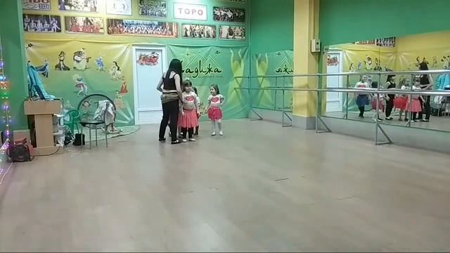 Урок восточного танца в Беби-группе. Студия Мегаполис.