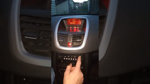 Настройка часов и даты на Пежо 207. Setting the time and date on the display of the Peugeot 207