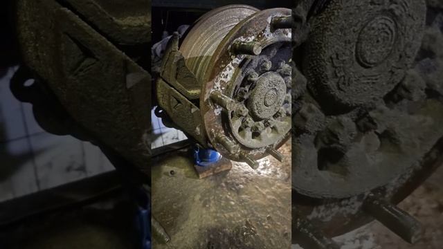 замена подшипников на крайней оси полуприцепа, так же #тормознойдиск и #колодки, #энергоаккумулятор