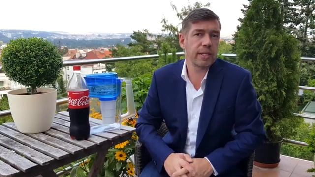 Какая вода полезна для здоровья. Очистка примесей и красителей кока-колы через фильтр. смотреть онлайн