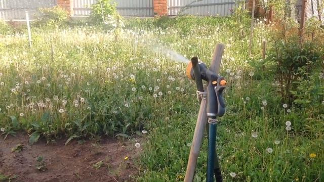 Как поливать огород без рук ?/ Кормушка для кур своими руками / Арт-объекты в хозяйстве / Ноу-хау?