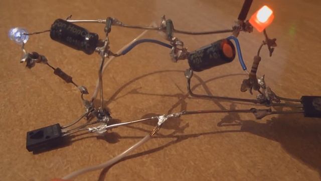 Мультивибратор на транзисторах КТ972А.Multivibrator.