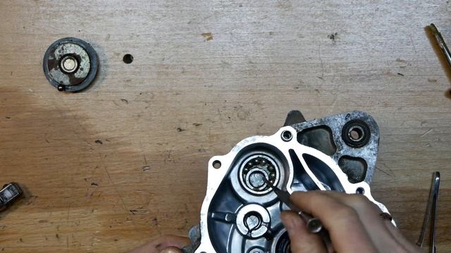 КАК ДОСТАТЬ ОБОЙМУ ПОДШИПНИКА ИЗ КОРПУСА?