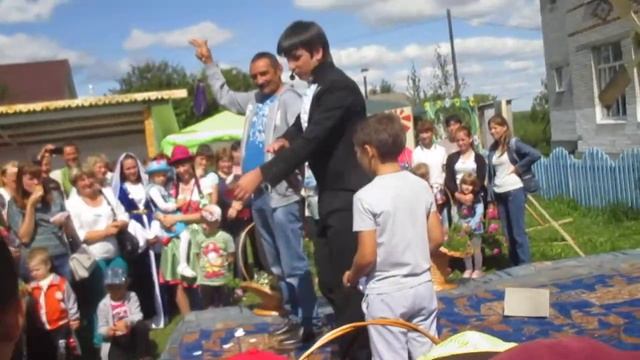 Фокусник на Ярмарке национальных культур в д.Земляная Голышмановского района 2017г смотреть онлайн