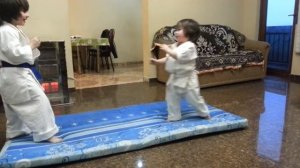 маленькие каратисты (3-5)лет