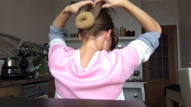 Низкий пучок. Элегантная вечерняя прическа. смотреть онлайн